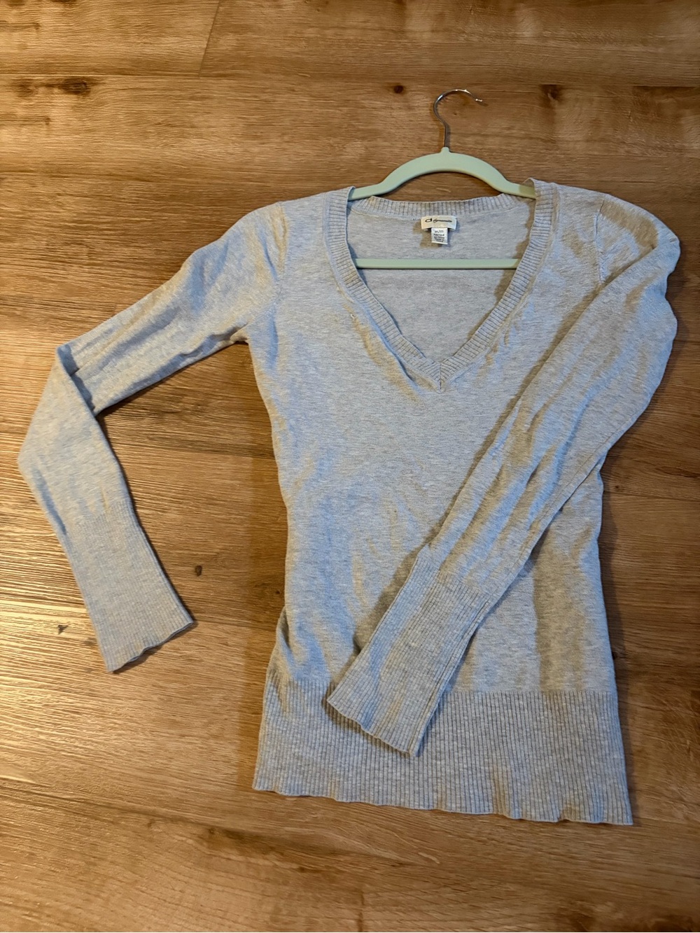 Dynamite Light Gray V-Neck Long Sleeve Sweater